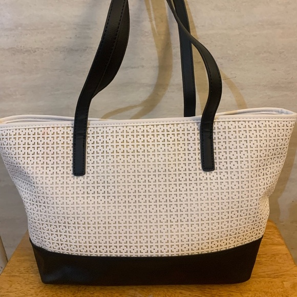 Kenneth Cole Reaction White and Black Tote Bag NWT - Picture 2 of 9